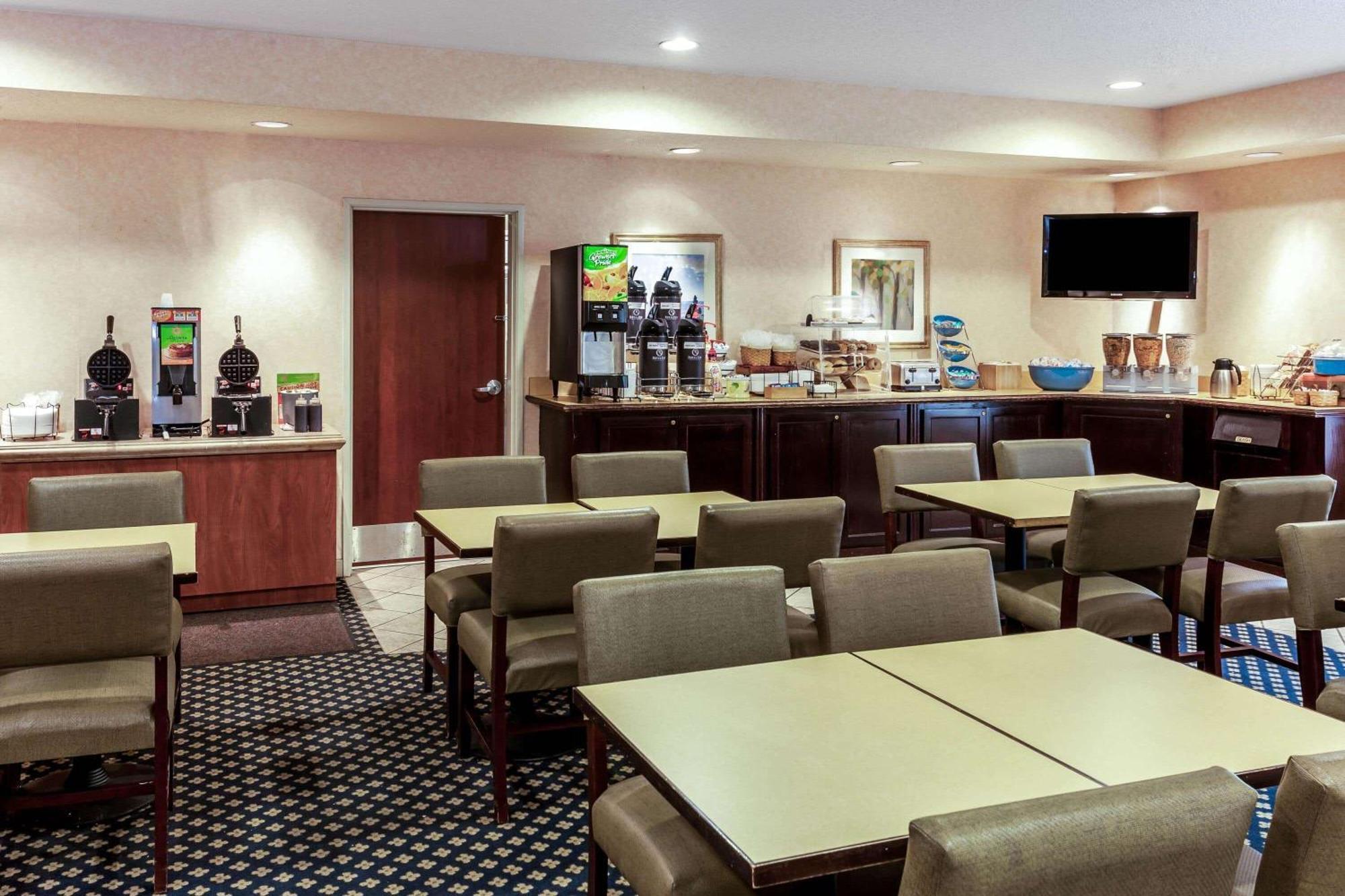 La Quinta By Wyndham Milwaukee Sw New Berlin Hotel Ngoại thất bức ảnh