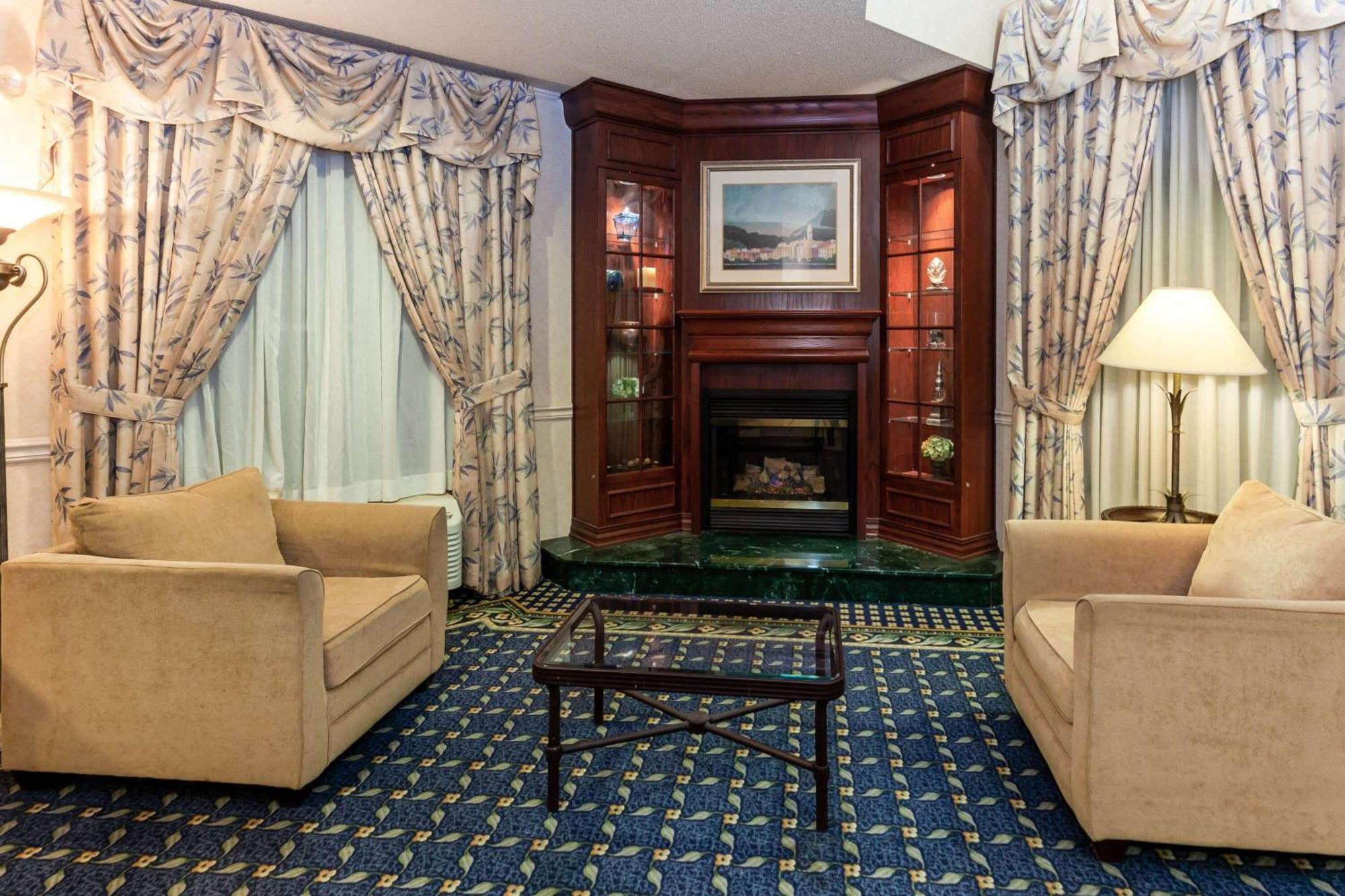 La Quinta By Wyndham Milwaukee Sw New Berlin Hotel Ngoại thất bức ảnh